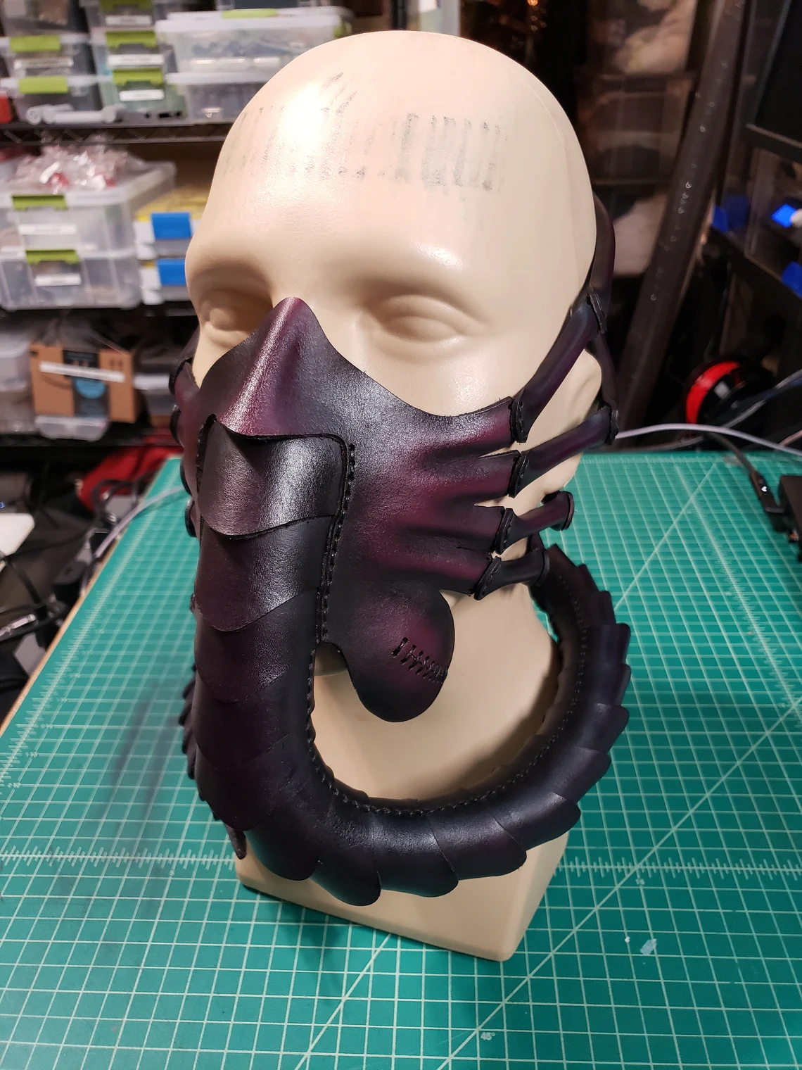 Facehugger Mask